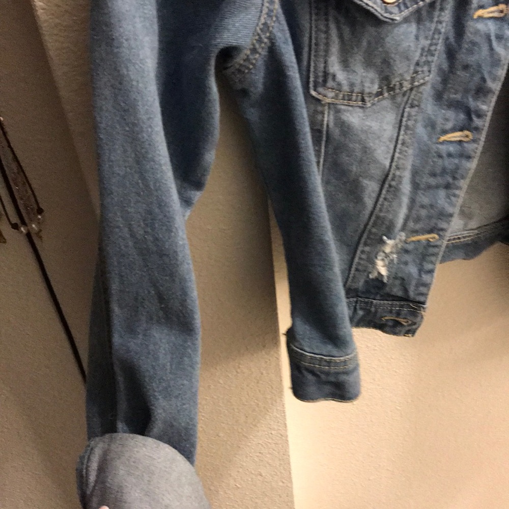 Distressed Jean jacket - Picture 2 of 5